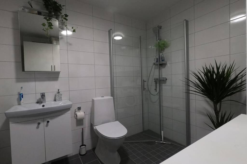 Homestay - Private Room In An Apartment Göteborg Extérieur photo